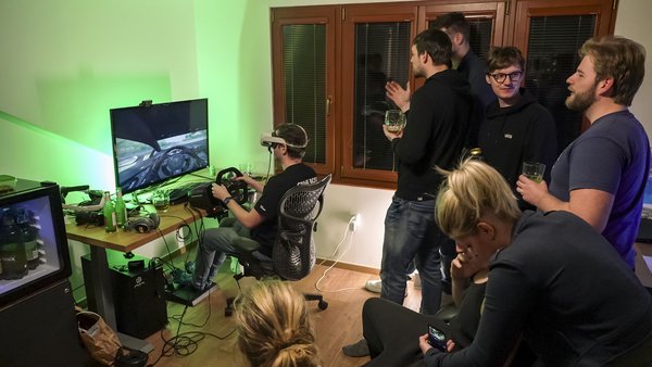/images/blog/2024-02-engon-party/gaming/racing.jpg